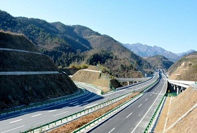 襄阳市南漳县香水河景区公路波形护栏案例