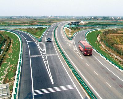 滁淮高速公路建设给村民挖了水库却省下千万