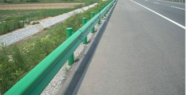 武汉大楚交通为您讲述高速公路护栏的知识详情